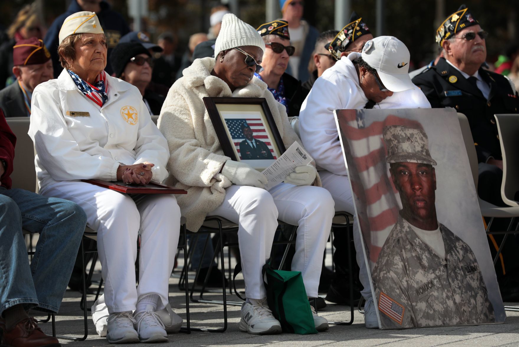 Veterans Day parade rolls by Soldiers Memorial in 36th consecutive run